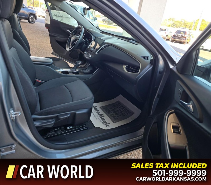 Chevrolet Malibu Vehicle Full-screen Gallery Image 11