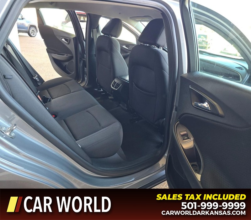 Chevrolet Malibu Vehicle Full-screen Gallery Image 12