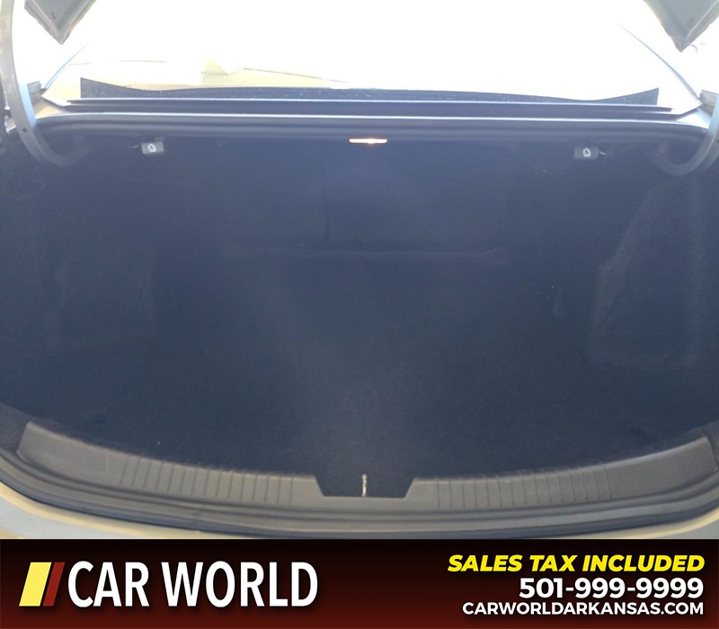 Chevrolet Malibu Vehicle Full-screen Gallery Image 13