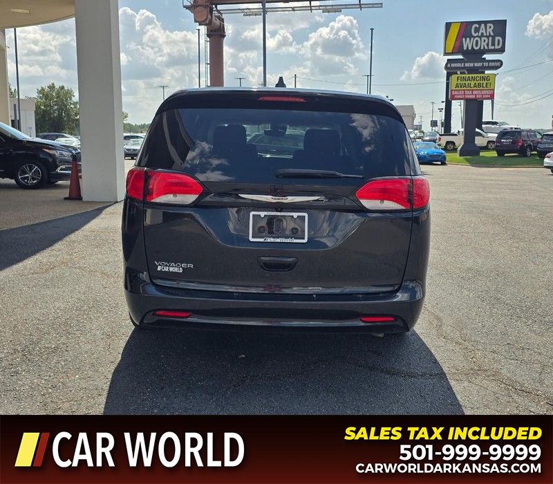 Chrysler Voyager Vehicle Full-screen Gallery Image 5