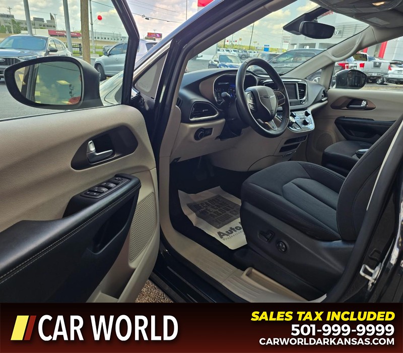 Chrysler Voyager Vehicle Full-screen Gallery Image 7