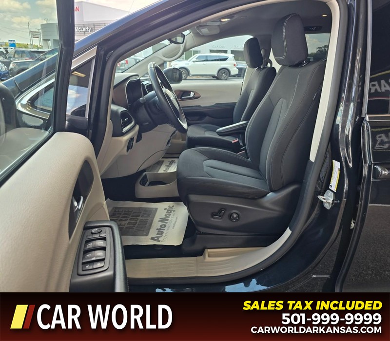 Chrysler Voyager Vehicle Full-screen Gallery Image 8