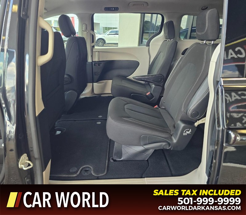 Chrysler Voyager Vehicle Full-screen Gallery Image 10