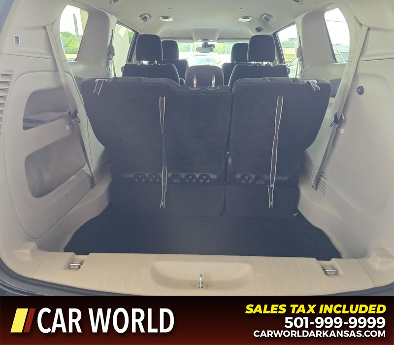 Chrysler Voyager Vehicle Full-screen Gallery Image 16