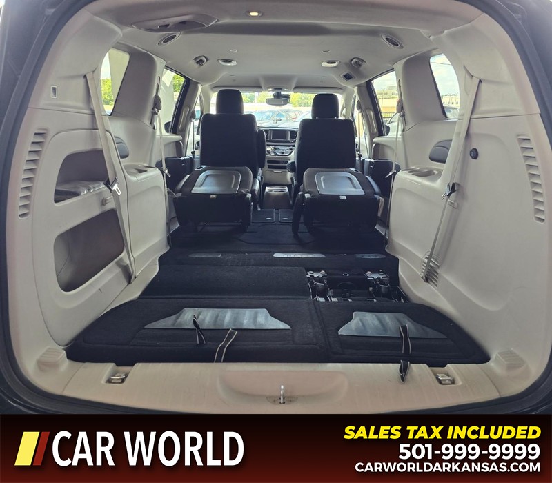 Chrysler Voyager Vehicle Full-screen Gallery Image 18