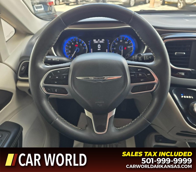 Chrysler Voyager Vehicle Full-screen Gallery Image 19