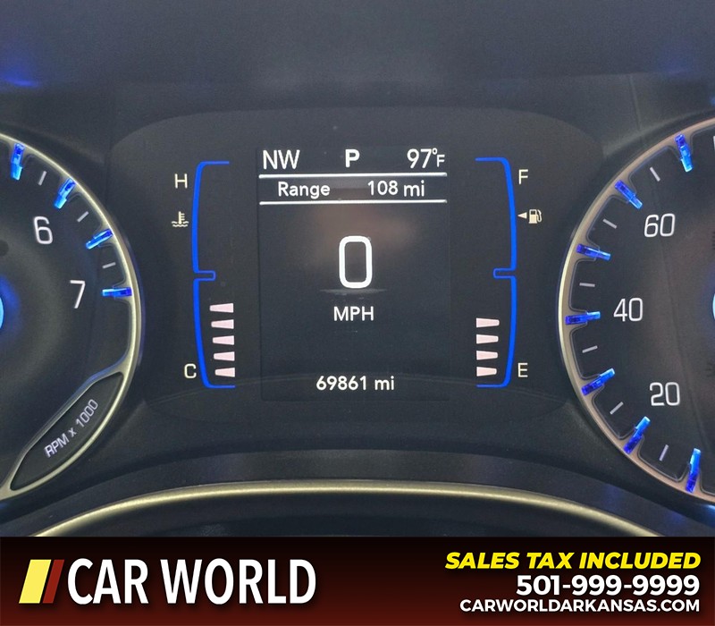 Chrysler Voyager Vehicle Full-screen Gallery Image 20