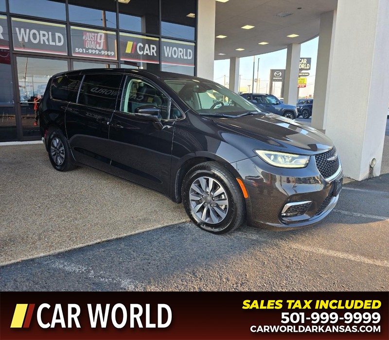 Chrysler Pacifica Vehicle Full-screen Gallery Image 2