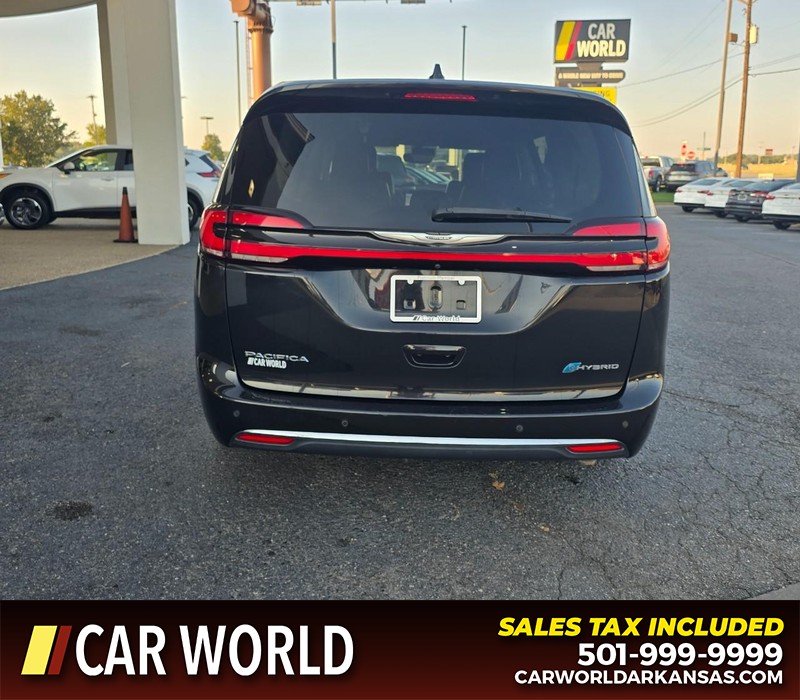 Chrysler Pacifica Vehicle Full-screen Gallery Image 5