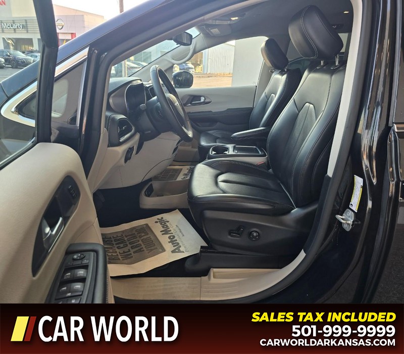 Chrysler Pacifica Vehicle Full-screen Gallery Image 8