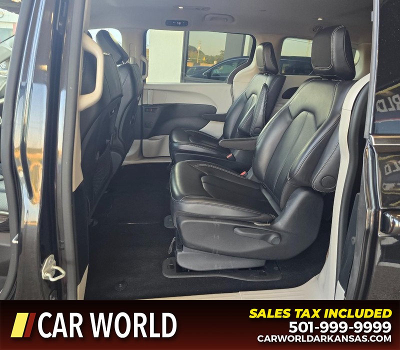 Chrysler Pacifica Vehicle Full-screen Gallery Image 9