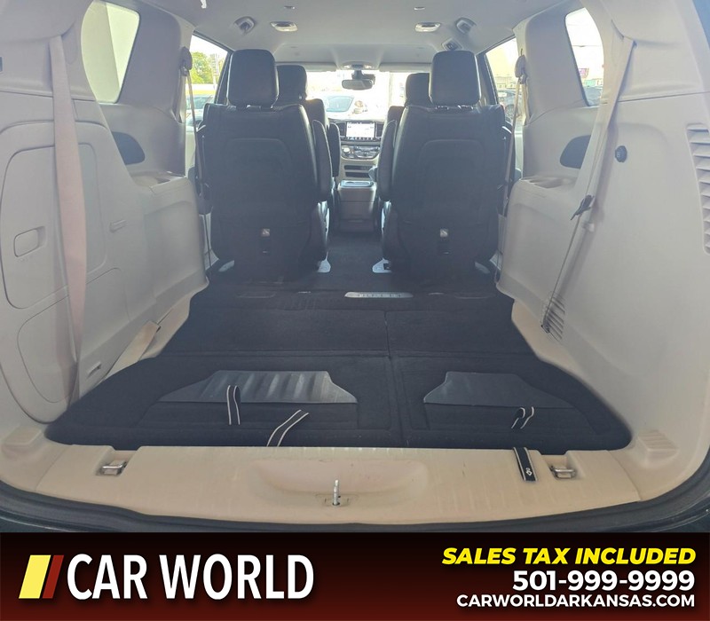 Chrysler Pacifica Vehicle Full-screen Gallery Image 15