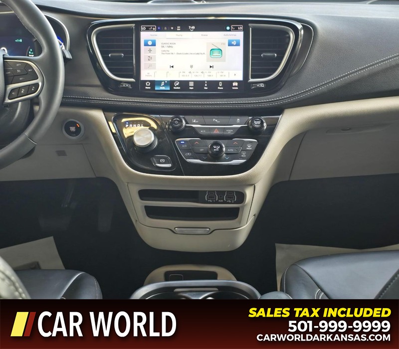 Chrysler Pacifica Vehicle Full-screen Gallery Image 20