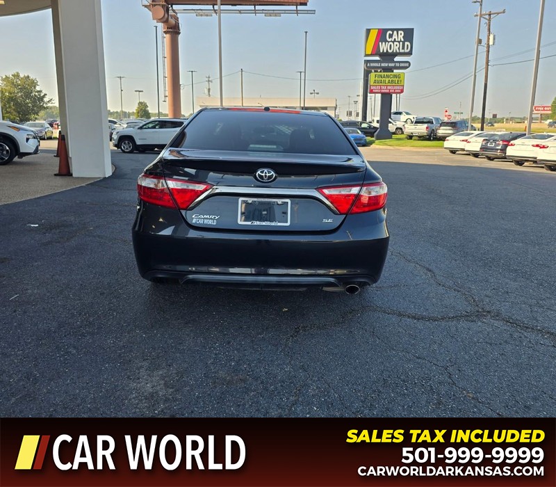Toyota Camry Vehicle Full-screen Gallery Image 5