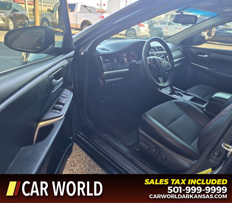 Toyota Camry Vehicle Full-screen Gallery Image 7