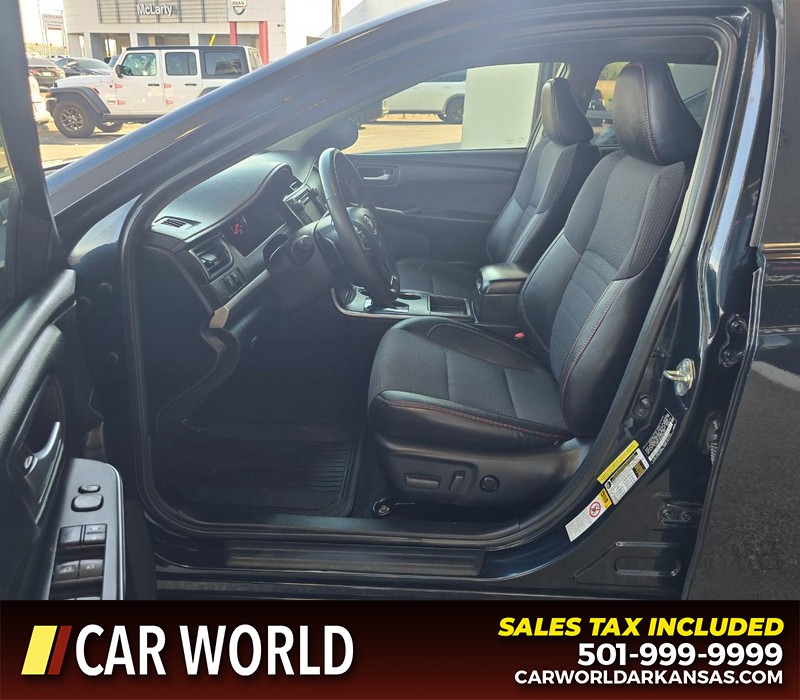Toyota Camry Vehicle Full-screen Gallery Image 8