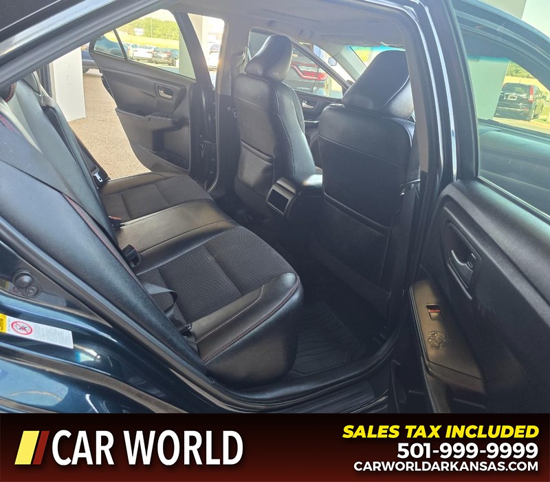 Toyota Camry Vehicle Full-screen Gallery Image 12