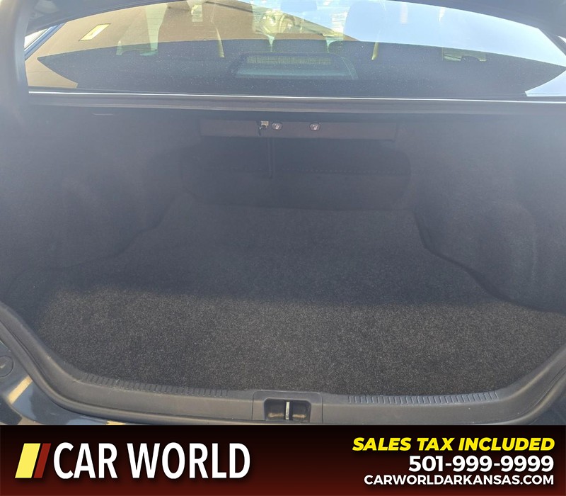 Toyota Camry Vehicle Full-screen Gallery Image 13