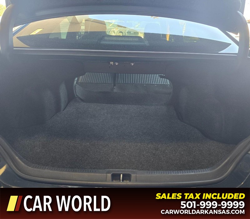 Toyota Camry Vehicle Full-screen Gallery Image 14