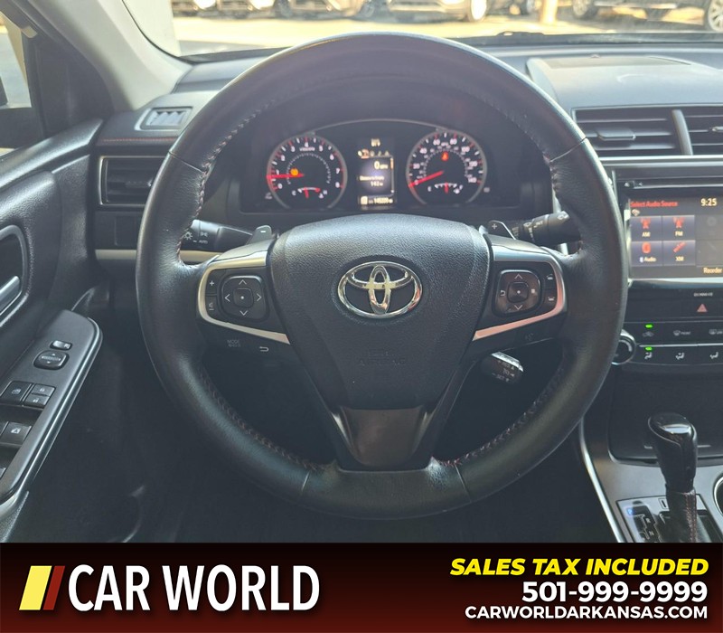 Toyota Camry Vehicle Full-screen Gallery Image 15