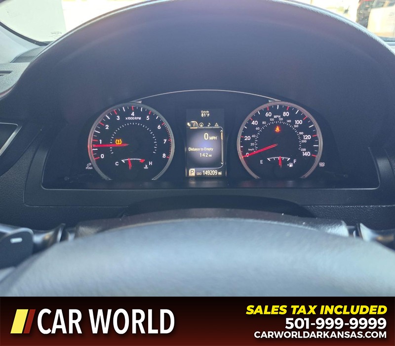 Toyota Camry Vehicle Full-screen Gallery Image 17