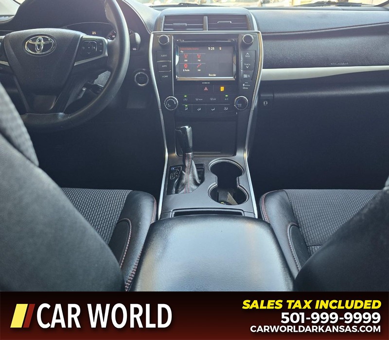 Toyota Camry Vehicle Full-screen Gallery Image 18