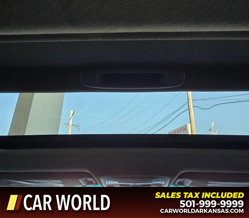 Toyota Camry Vehicle Full-screen Gallery Image 19