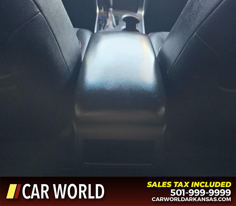 Toyota Camry Vehicle Full-screen Gallery Image 20