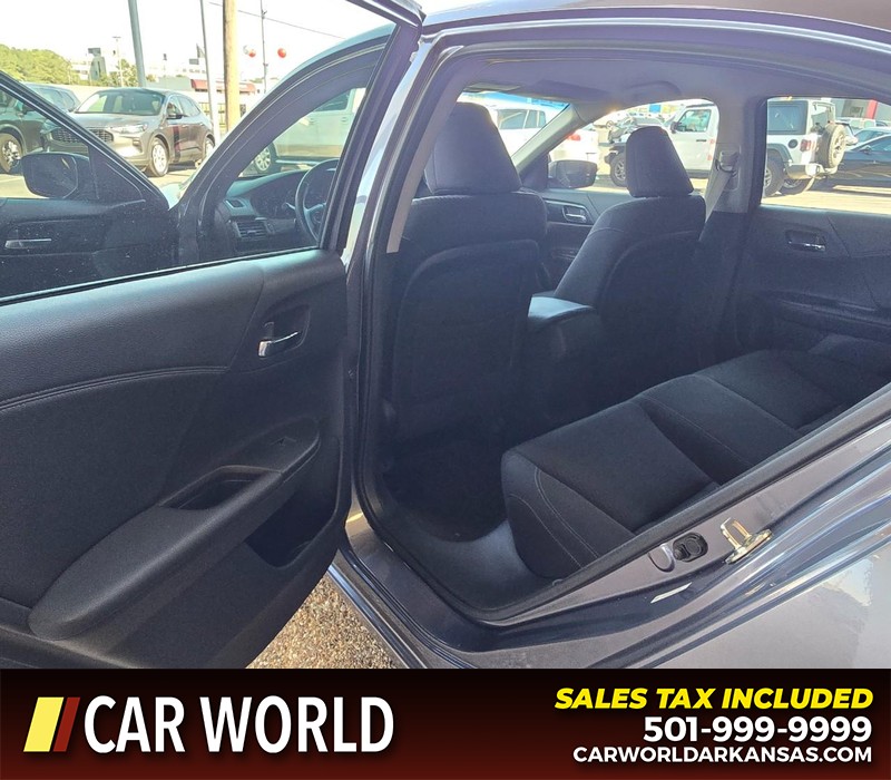 Honda Accord Sedan Vehicle Full-screen Gallery Image 9
