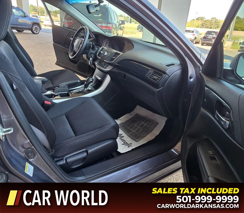 Honda Accord Sedan Vehicle Full-screen Gallery Image 11