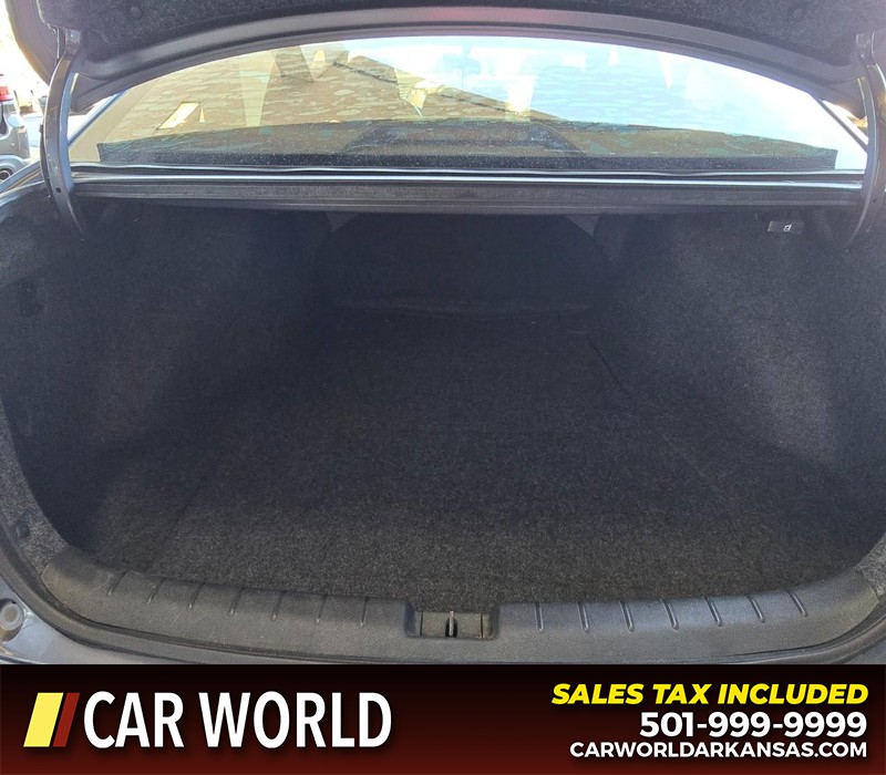 Honda Accord Sedan Vehicle Full-screen Gallery Image 13