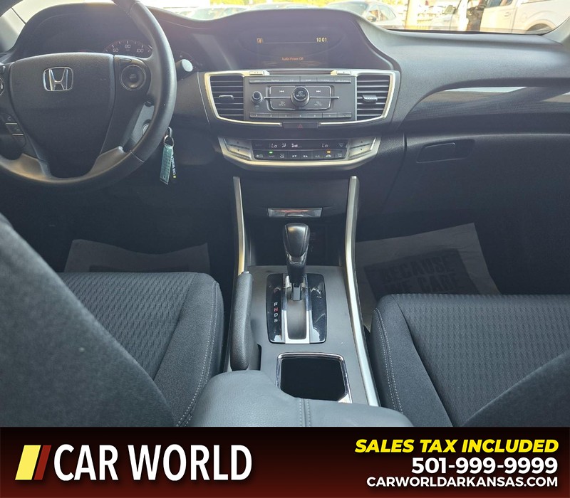 Honda Accord Sedan Vehicle Full-screen Gallery Image 17
