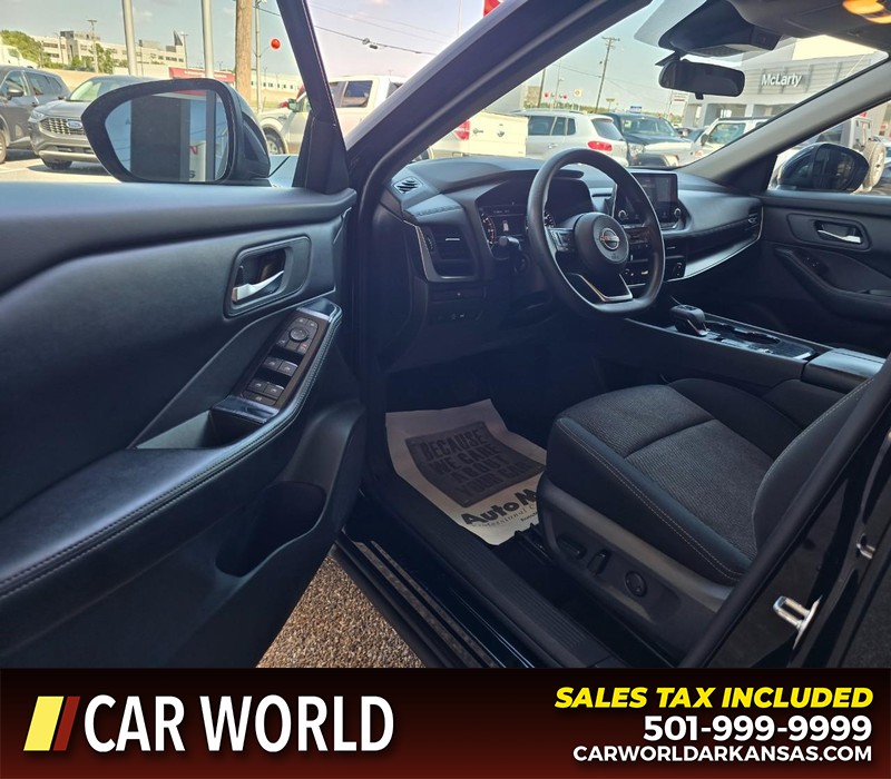 Nissan Rogue Vehicle Full-screen Gallery Image 7