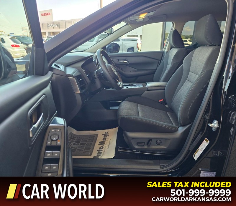 Nissan Rogue Vehicle Full-screen Gallery Image 8