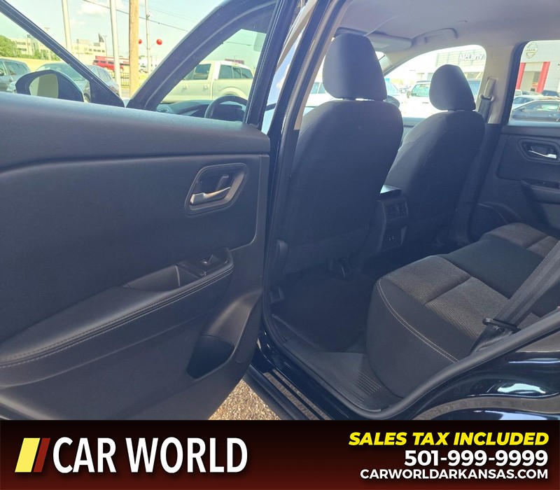 Nissan Rogue Vehicle Full-screen Gallery Image 9
