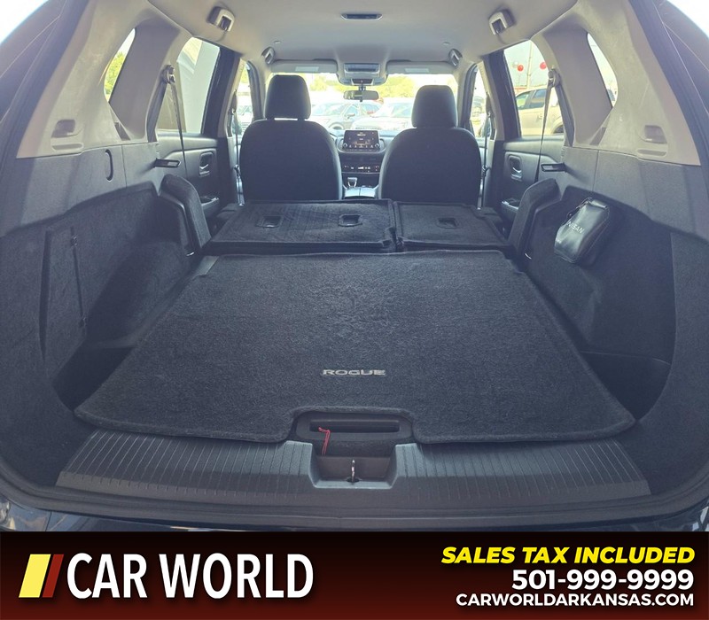 Nissan Rogue Vehicle Full-screen Gallery Image 14