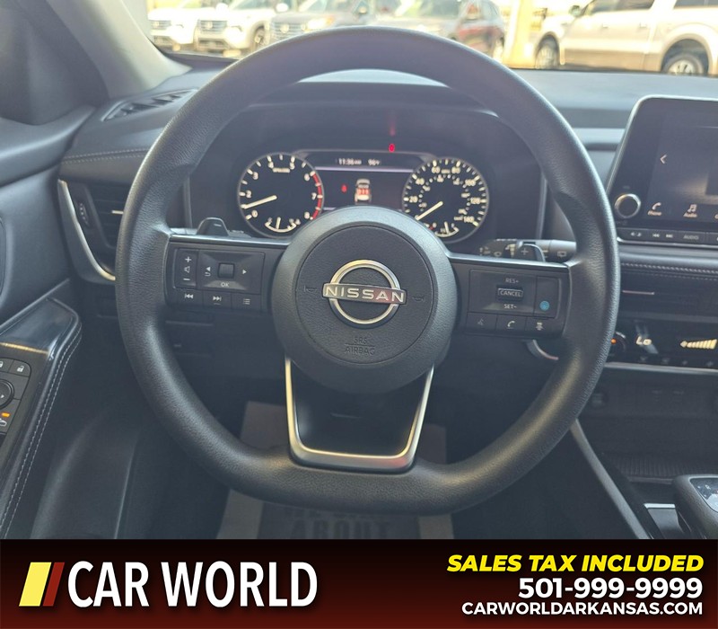 Nissan Rogue Vehicle Full-screen Gallery Image 15