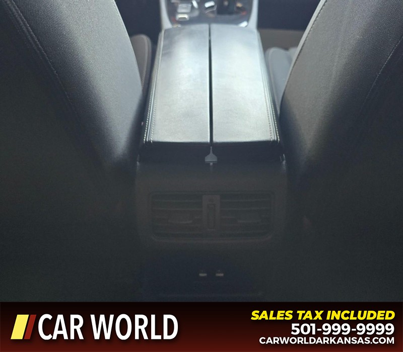 Nissan Rogue Vehicle Full-screen Gallery Image 19
