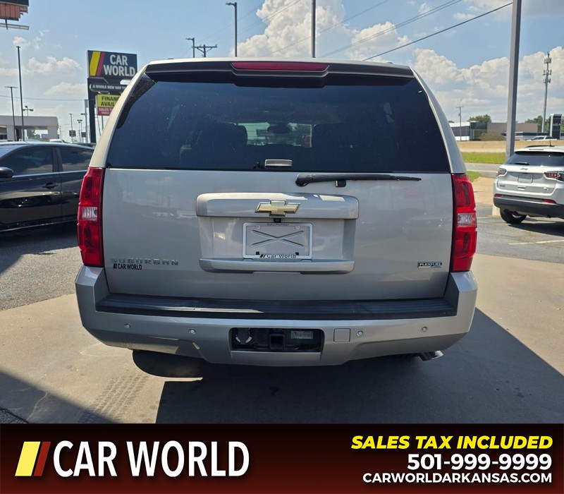 Chevrolet Suburban Vehicle Full-screen Gallery Image 5