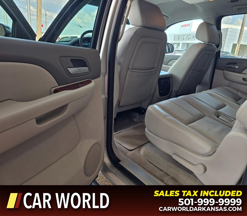 Chevrolet Suburban Vehicle Full-screen Gallery Image 9