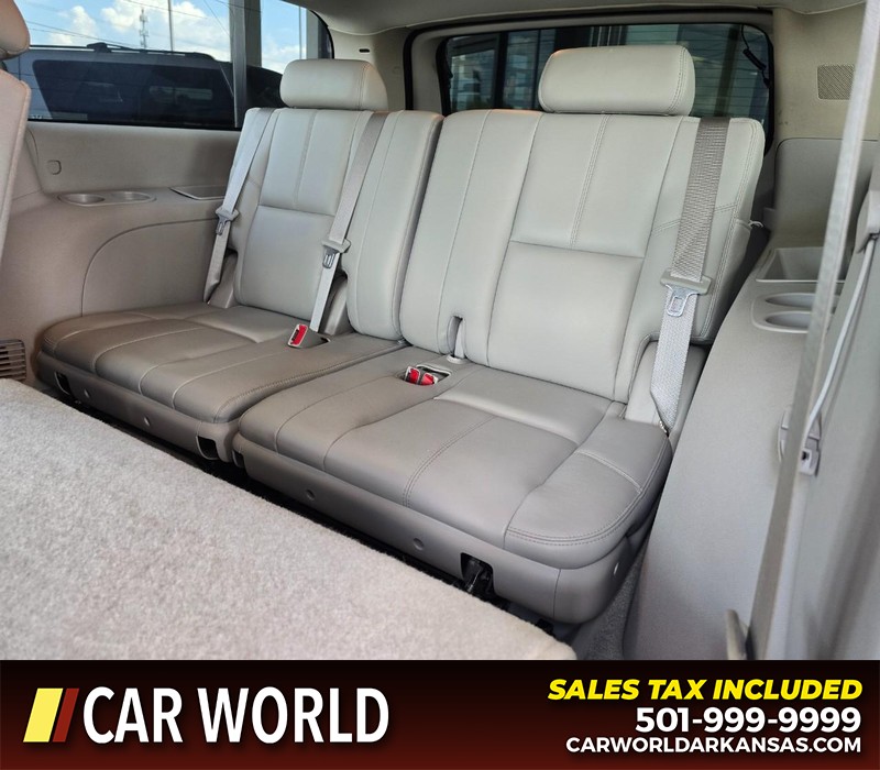 Chevrolet Suburban Vehicle Full-screen Gallery Image 11