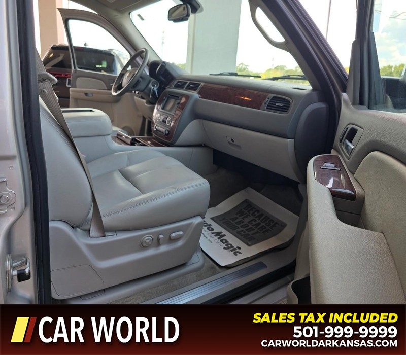 Chevrolet Suburban Vehicle Full-screen Gallery Image 12