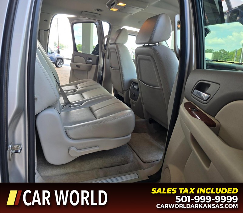 Chevrolet Suburban Vehicle Full-screen Gallery Image 13