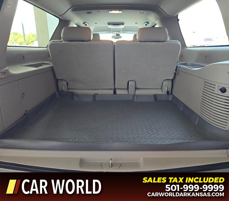 Chevrolet Suburban Vehicle Full-screen Gallery Image 15