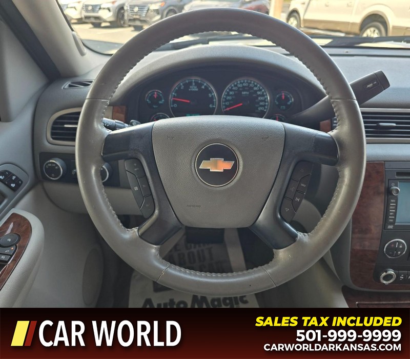 Chevrolet Suburban Vehicle Full-screen Gallery Image 18