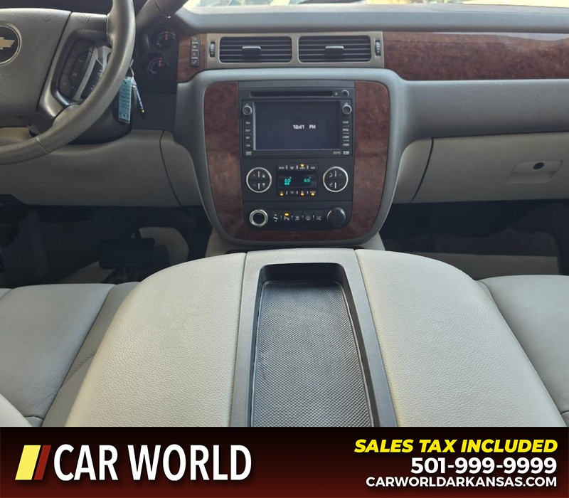 Chevrolet Suburban Vehicle Full-screen Gallery Image 21