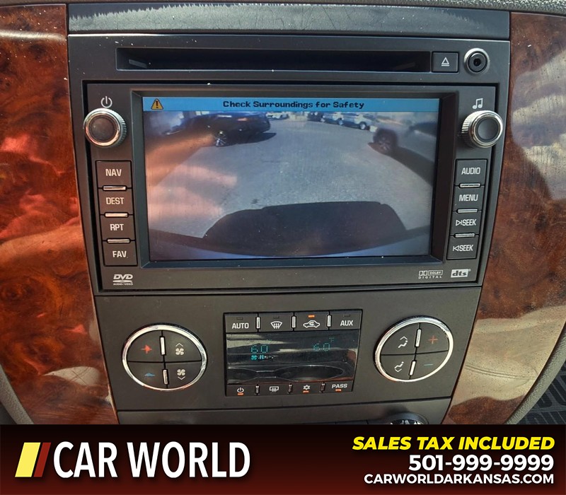Chevrolet Suburban Vehicle Full-screen Gallery Image 22