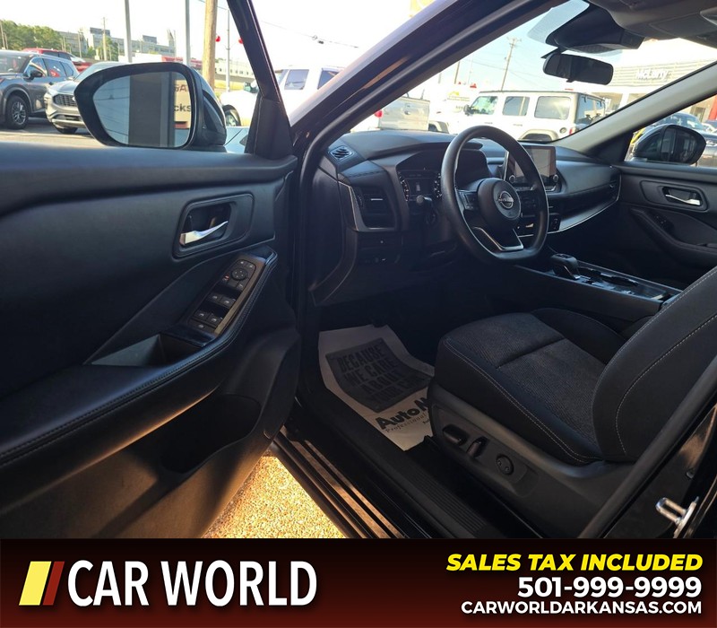 Nissan Rogue Vehicle Full-screen Gallery Image 7