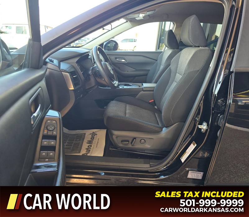 Nissan Rogue Vehicle Full-screen Gallery Image 8