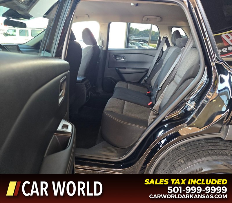 Nissan Rogue Vehicle Full-screen Gallery Image 10